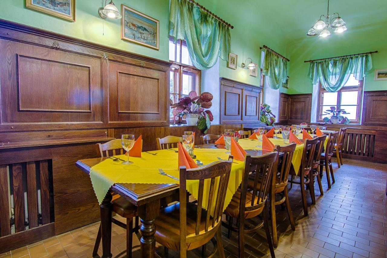 Hotel Posta Черни Дул Екстериор снимка
