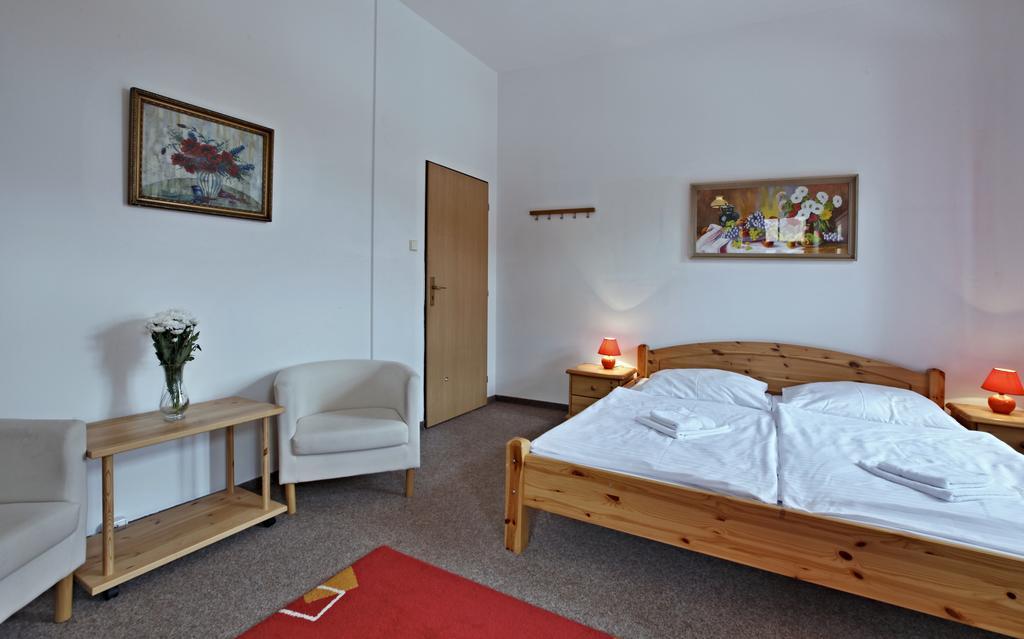 Hotel Posta Черни Дул Екстериор снимка