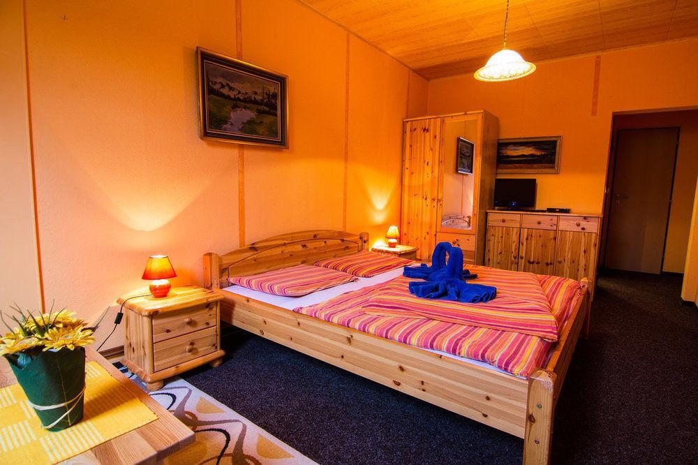 Hotel Posta Черни Дул Екстериор снимка