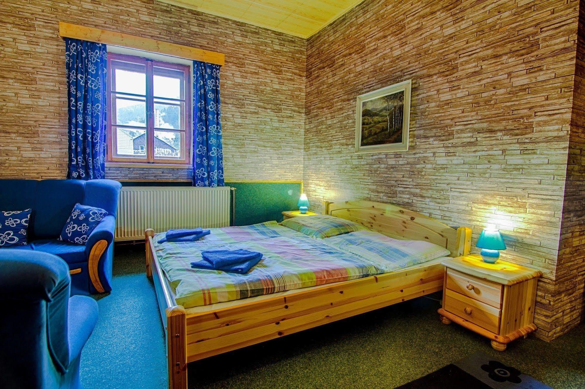 Hotel Posta Черни Дул Екстериор снимка