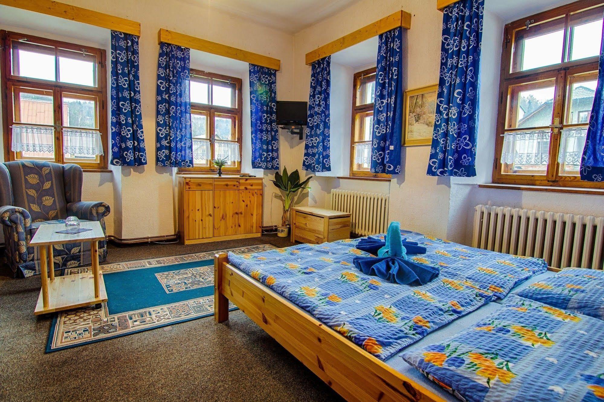 Hotel Posta Черни Дул Екстериор снимка