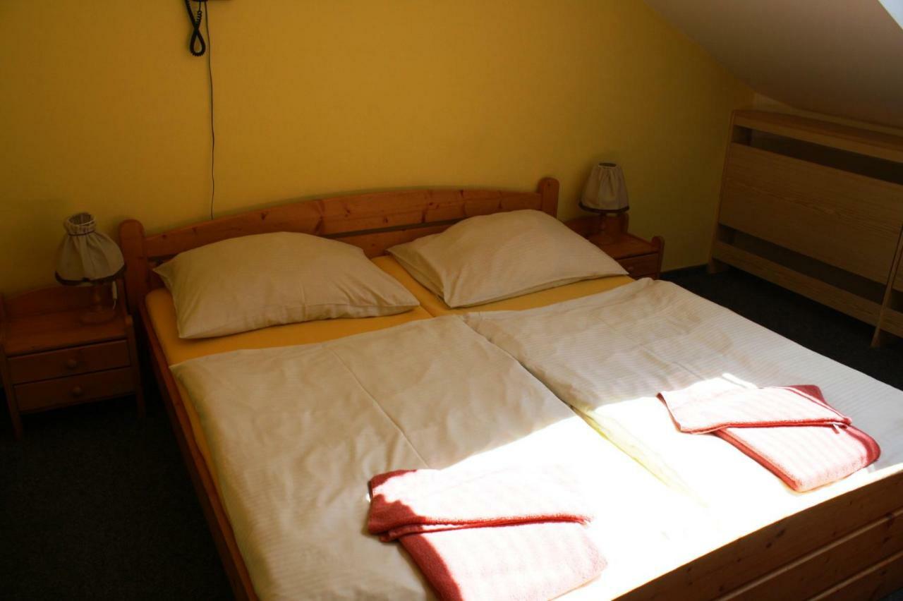 Hotel Posta Черни Дул Екстериор снимка