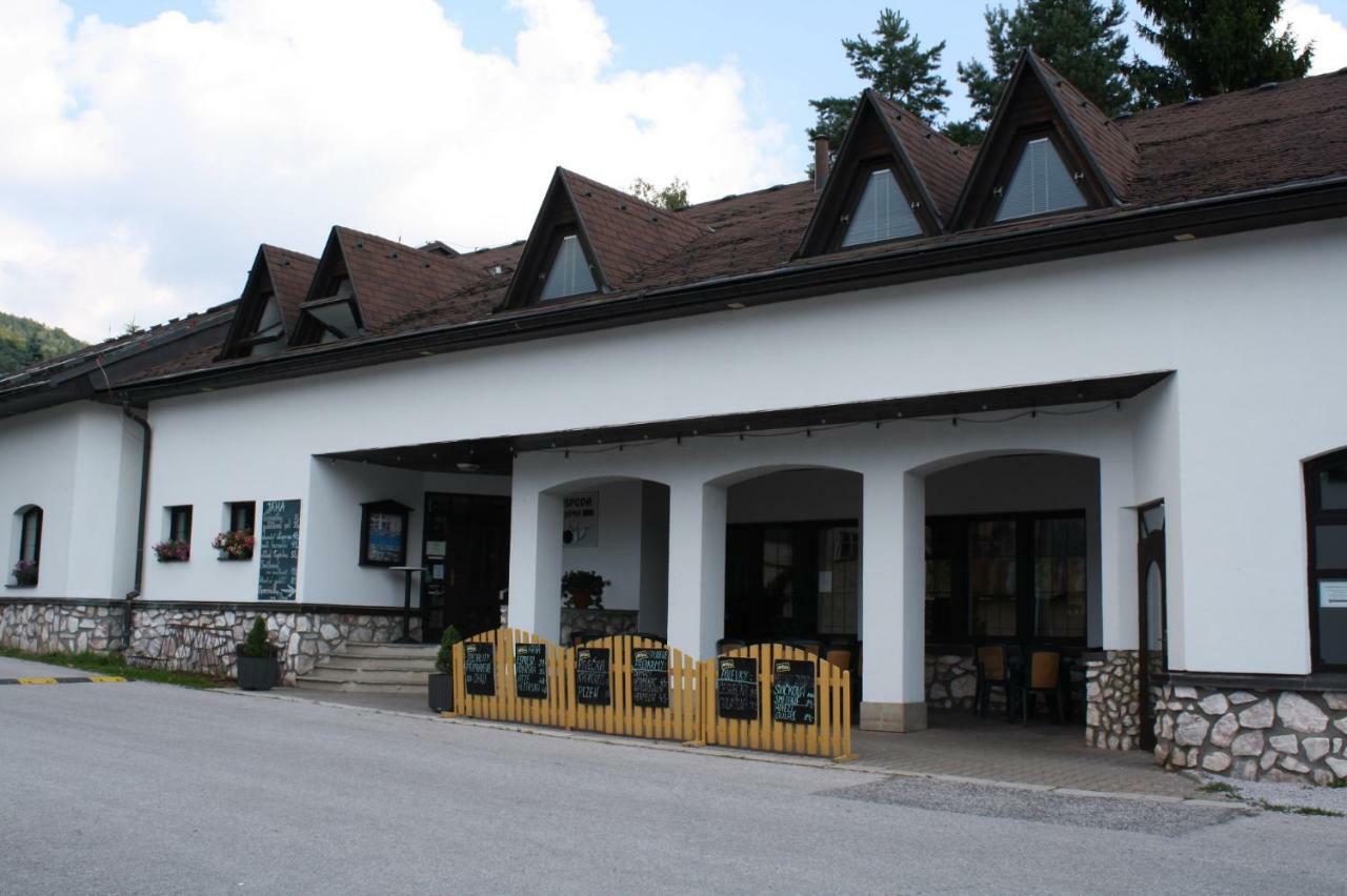 Hotel Posta Черни Дул Екстериор снимка