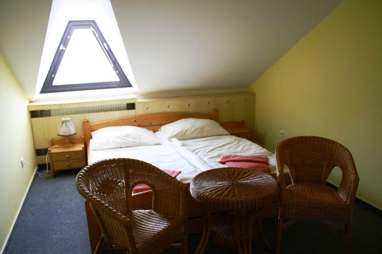 Hotel Posta Черни Дул Екстериор снимка